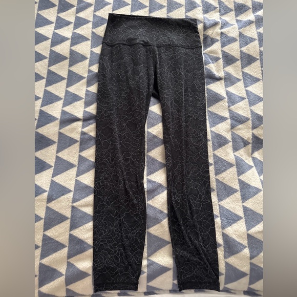 Black Pattern Lululemon Align 7/8 Leggings Size 6 - Picture 1 of 5